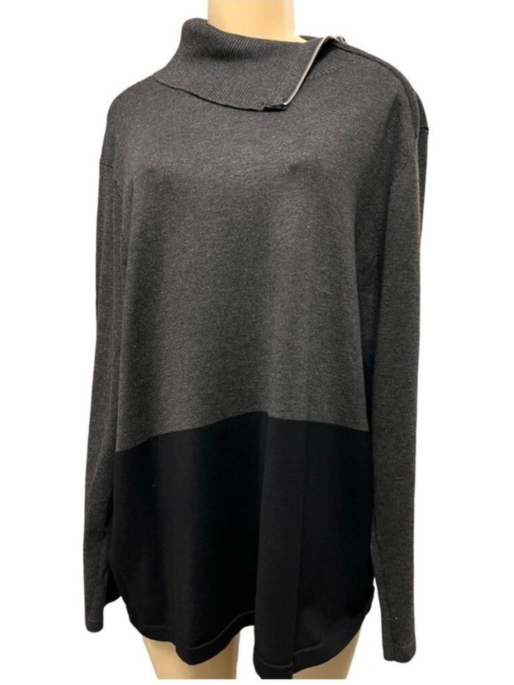NWT $89 Investments
Plus Size Long Sleeve Envelope Zip Neck Sweater 2 Tone